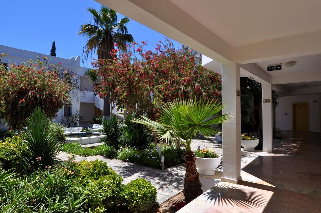 Atrium 3*